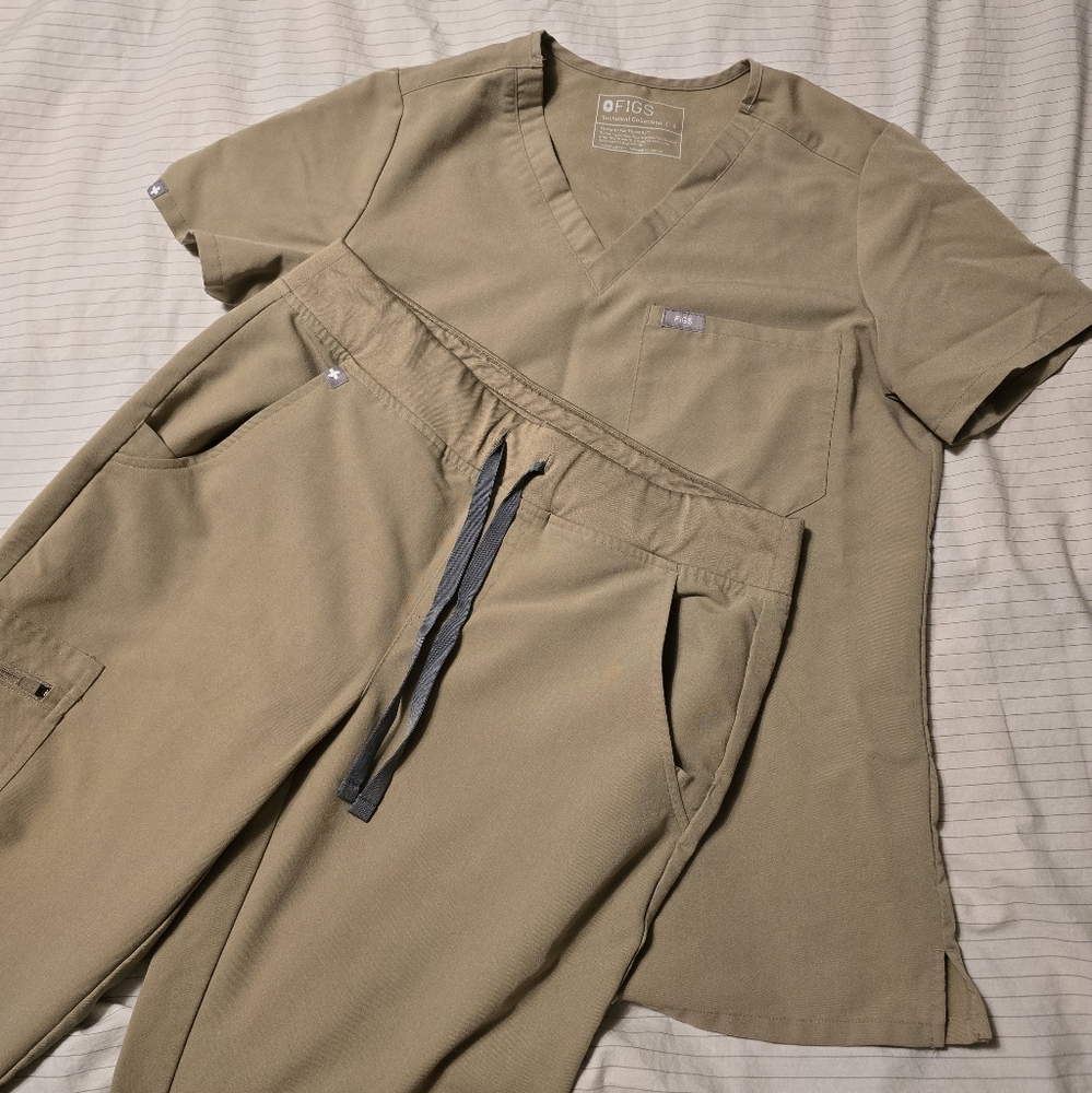 Figs Catarina top and Zamora jogger (The Jogger Set)